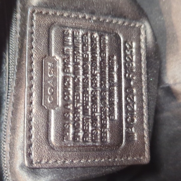 Super cute authentic Coach Purse 👜 Great Condition! Straps are flawless - Picture 6 of 8